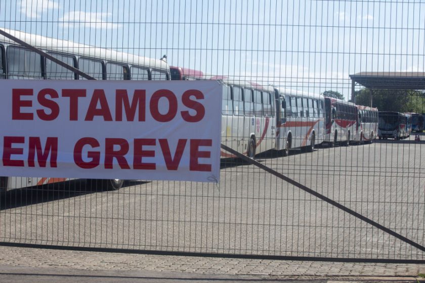 02-1225-0232-greve-onibus-mv_1