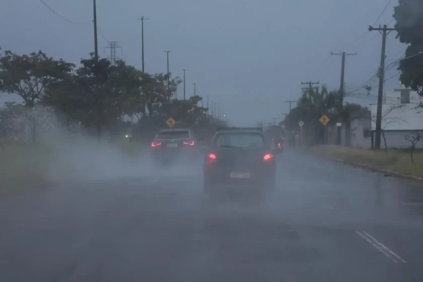 Chuva-em-Campo-Grande-Pietra-Dorneles-Jornal-Midiamax-7.jpeg