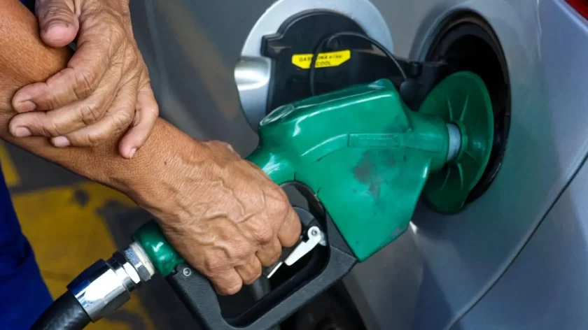 abastecer-abastecimento-gasolina-frentista-etanol-diesel.jpg
