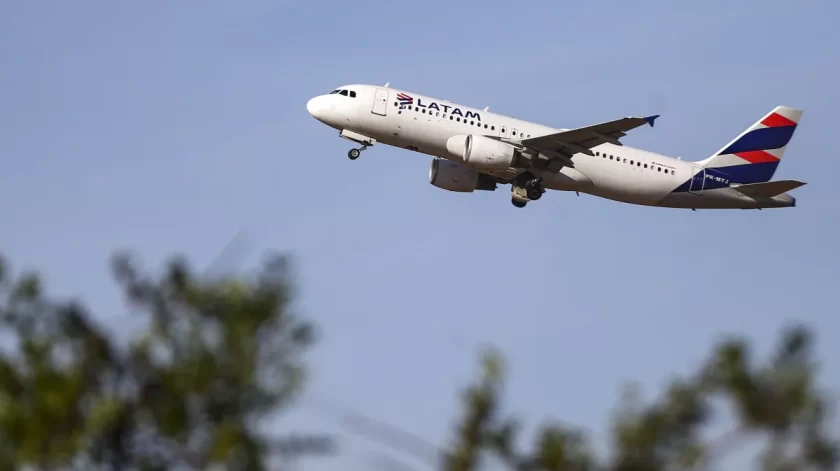 avioes-aeroporto_mcamgo_abr_290720221818-11-e1743866168494