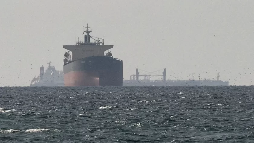 navio-golfo-estreito-ormuz-e1773689305405