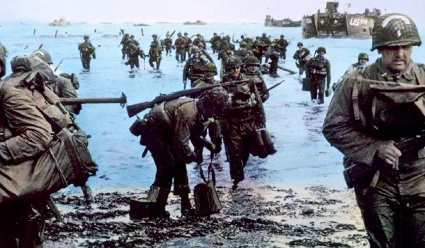 tropas-aliadas-desembarcando-nas-praias-normandia-durante-dia-d-em-1944-5bc87d82b93e2